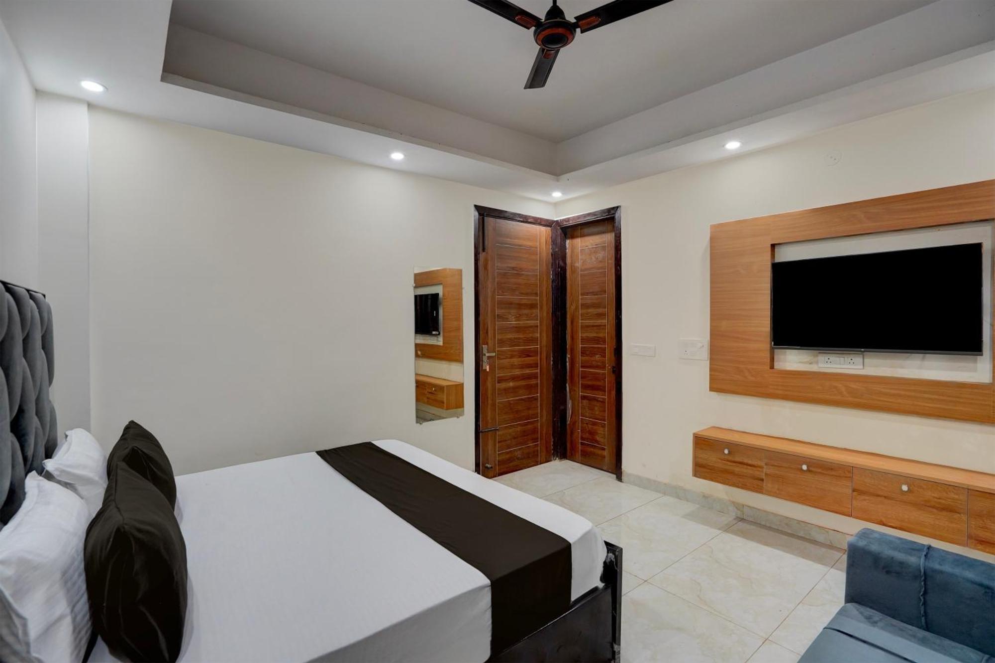 Hotel O R.N Residency Hotel Ґазіабад Екстер'єр фото