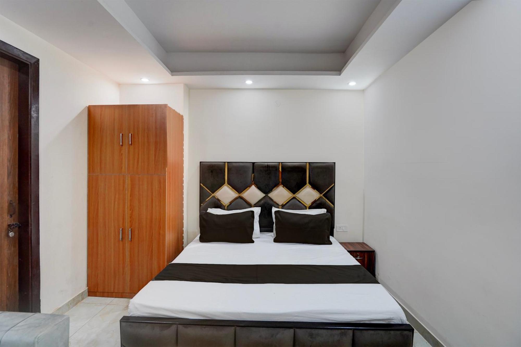 Hotel O R.N Residency Hotel Ґазіабад Екстер'єр фото