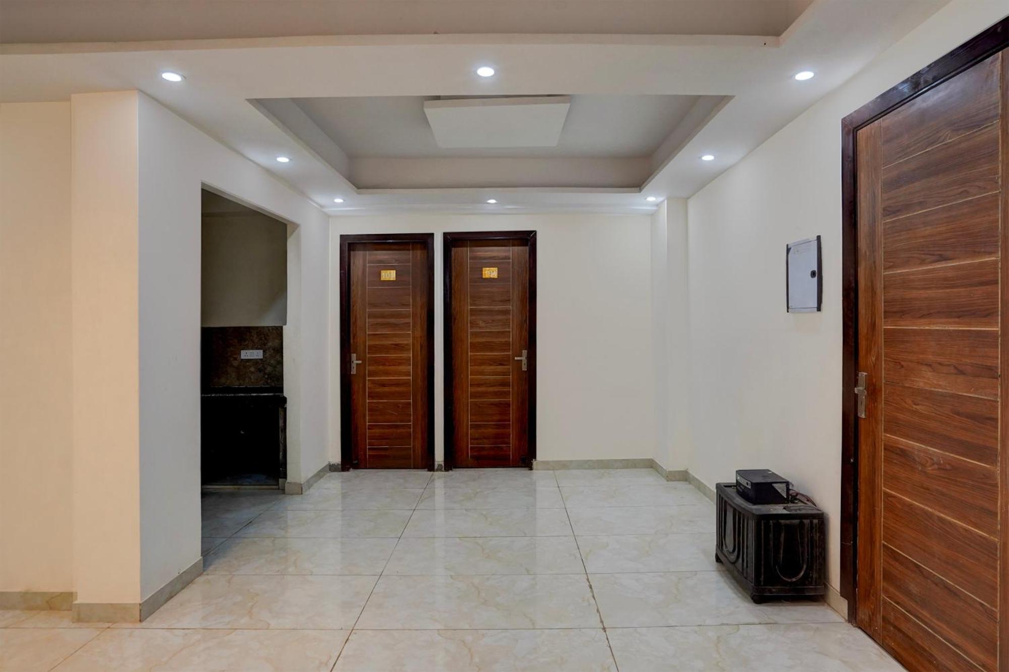 Hotel O R.N Residency Hotel Ґазіабад Екстер'єр фото