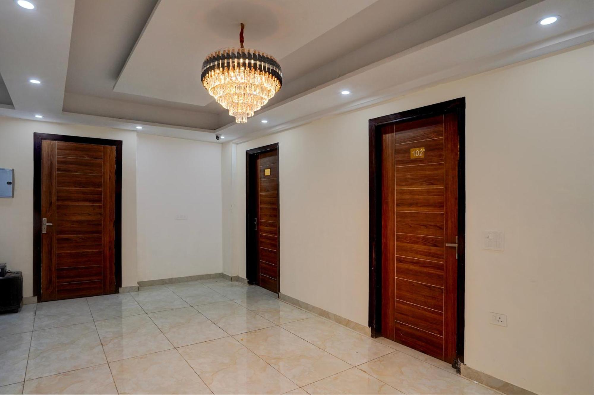 Hotel O R.N Residency Hotel Ґазіабад Екстер'єр фото