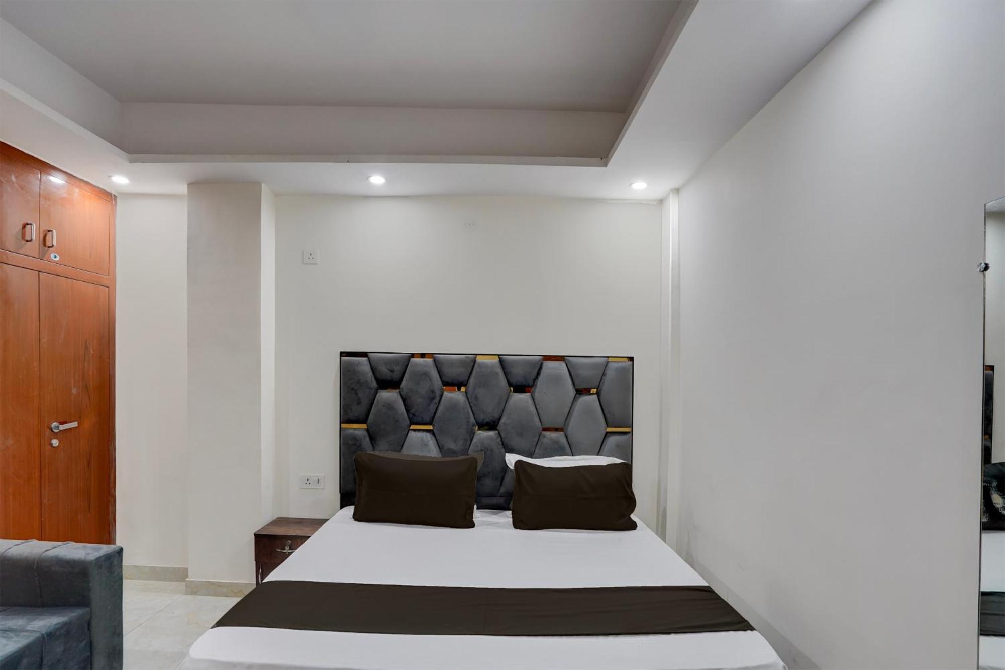 Hotel O R.N Residency Hotel Ґазіабад Екстер'єр фото
