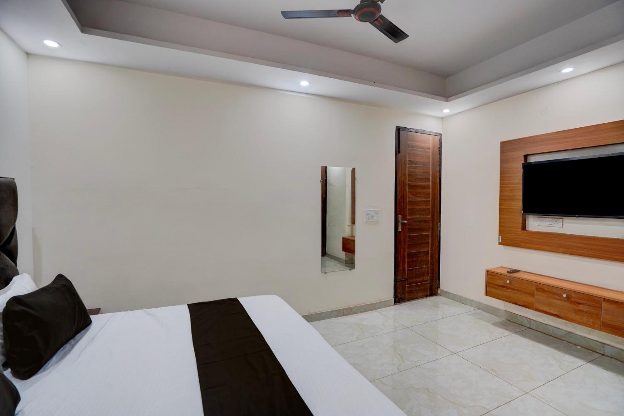 Hotel O R.N Residency Hotel Ґазіабад Екстер'єр фото