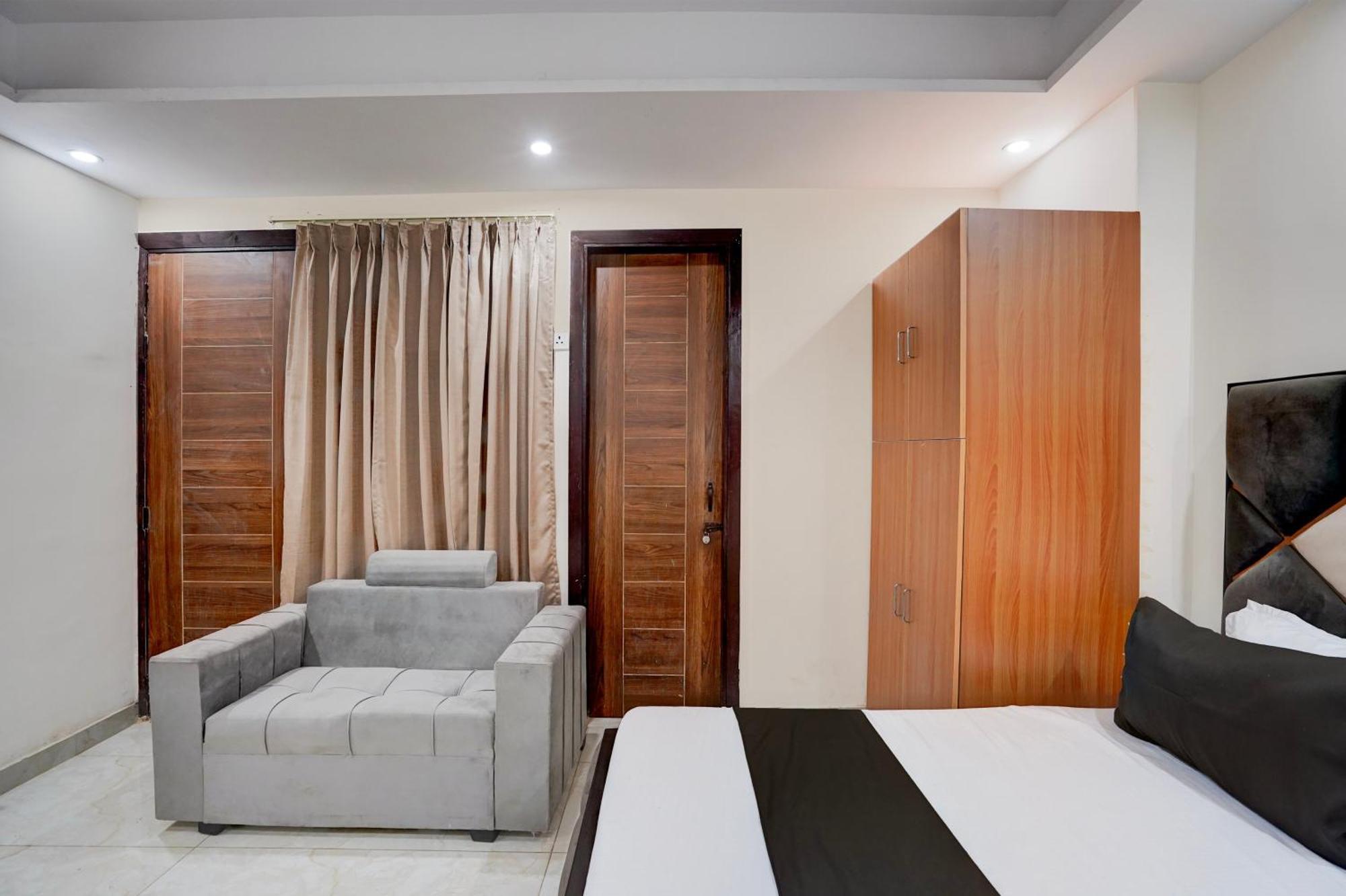 Hotel O R.N Residency Hotel Ґазіабад Екстер'єр фото